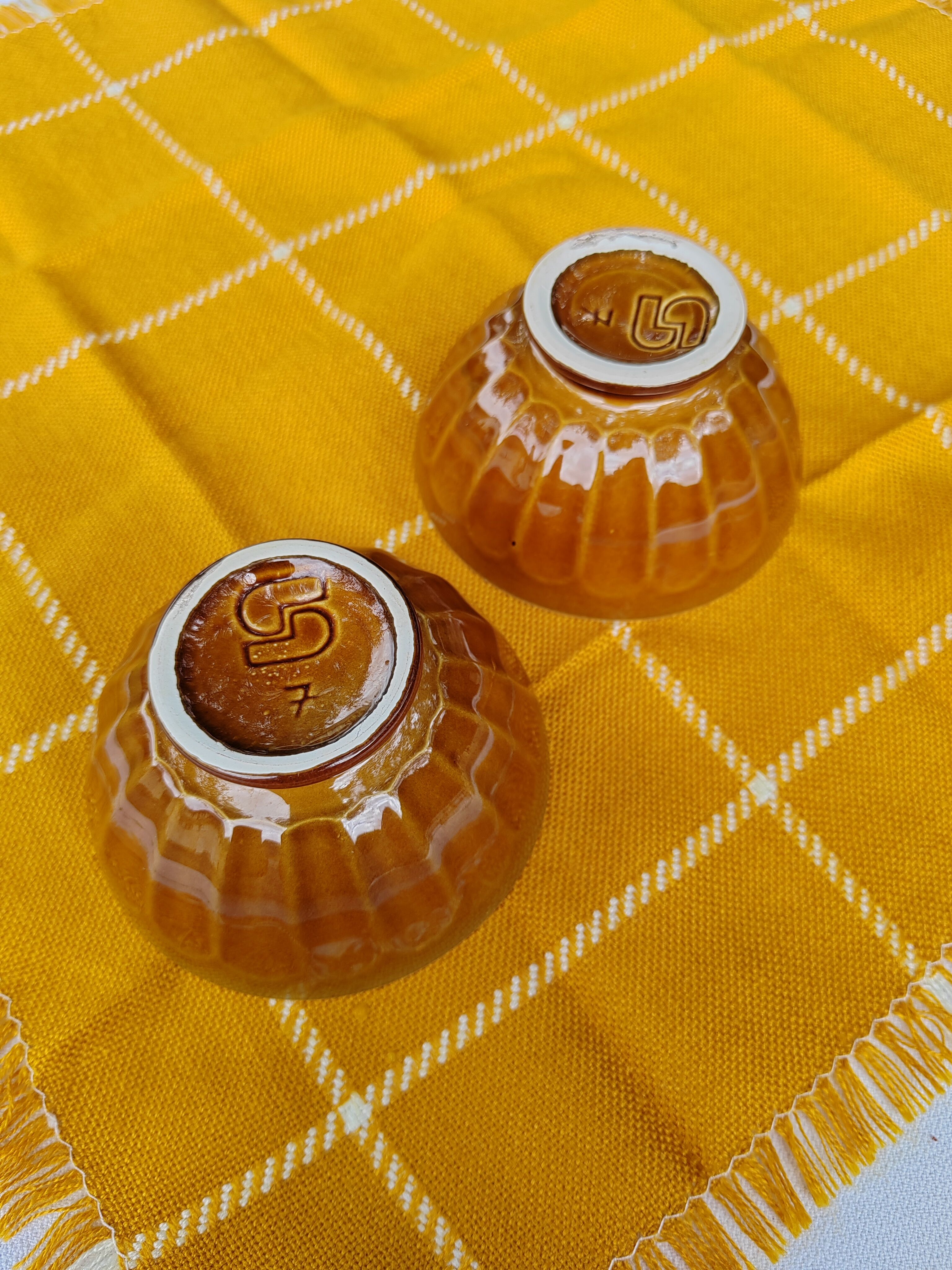 Pair of brown/yellow ribbed bowls - Digoin & Sarreguemines