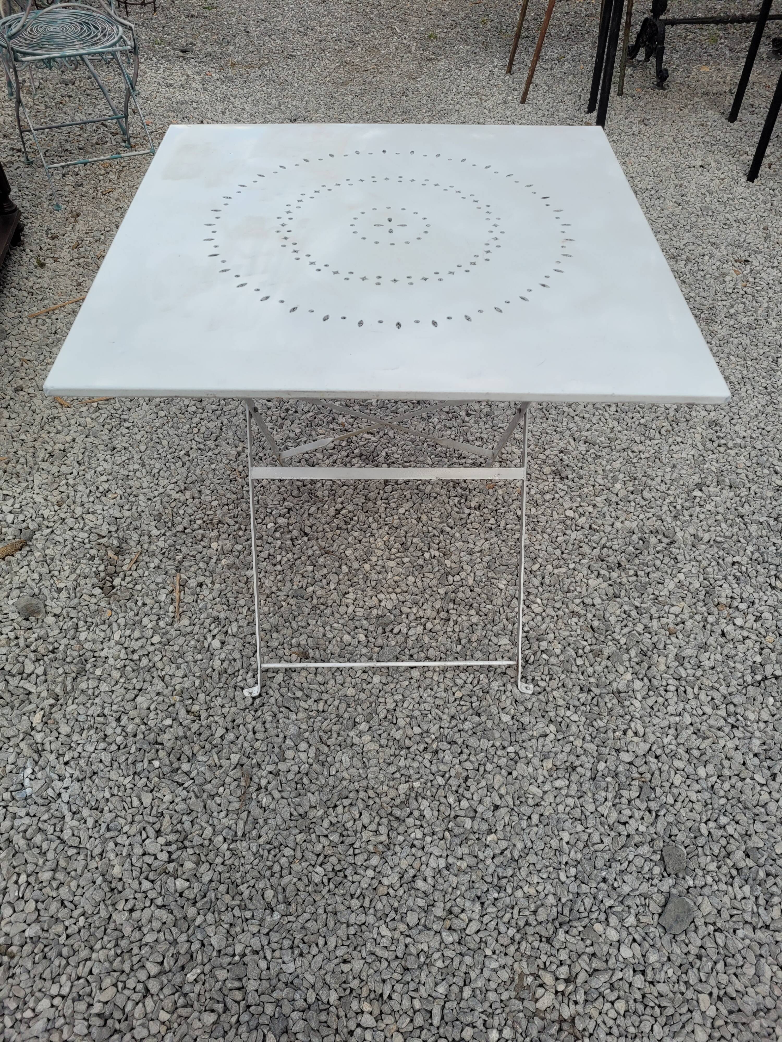 Folding garden table