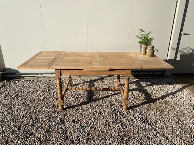 Farmhouse table with extensions up to 223 cm