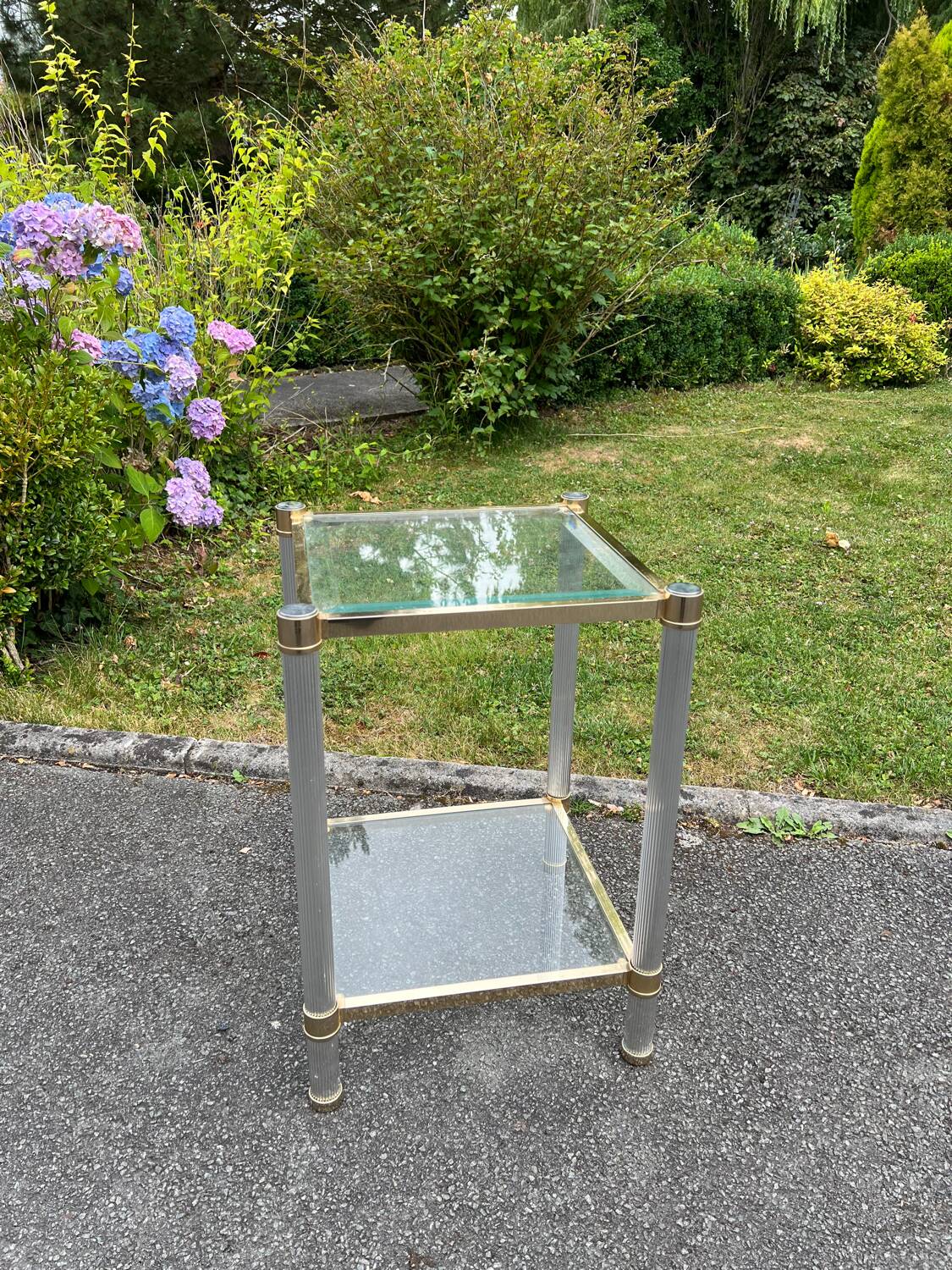 Vintage pedestal table or end table, 70s