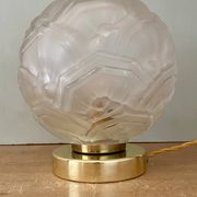 Lampe à poser globe vintage art déco en verre dépoli