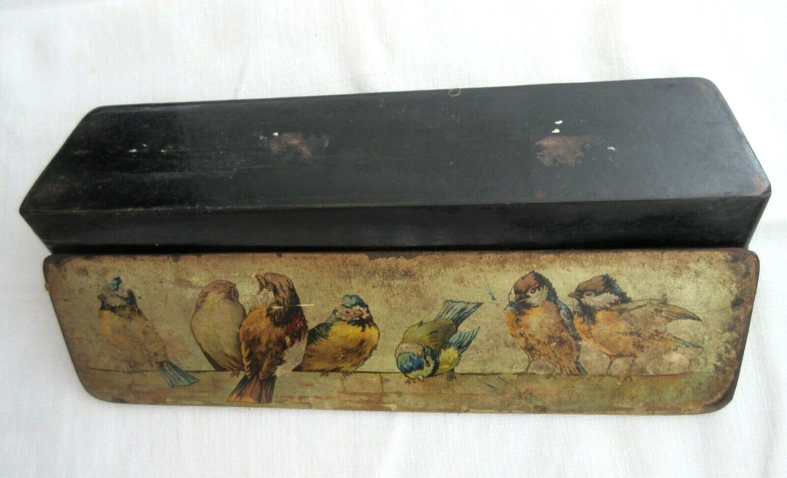Old Napoleon III pen tray, chewed cardboard and chromo: Alignment of birds