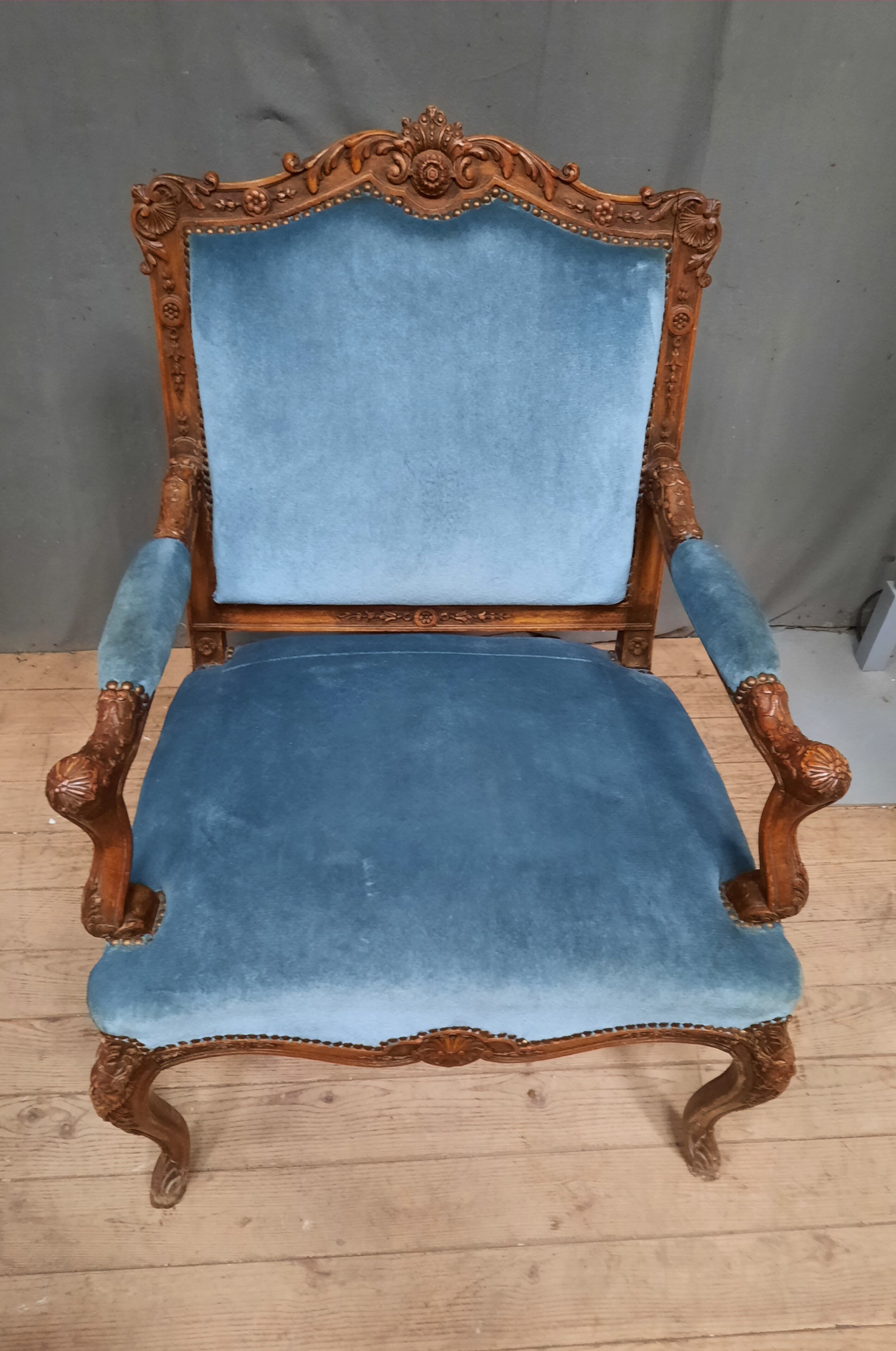 Fauteuil sculpté style régence