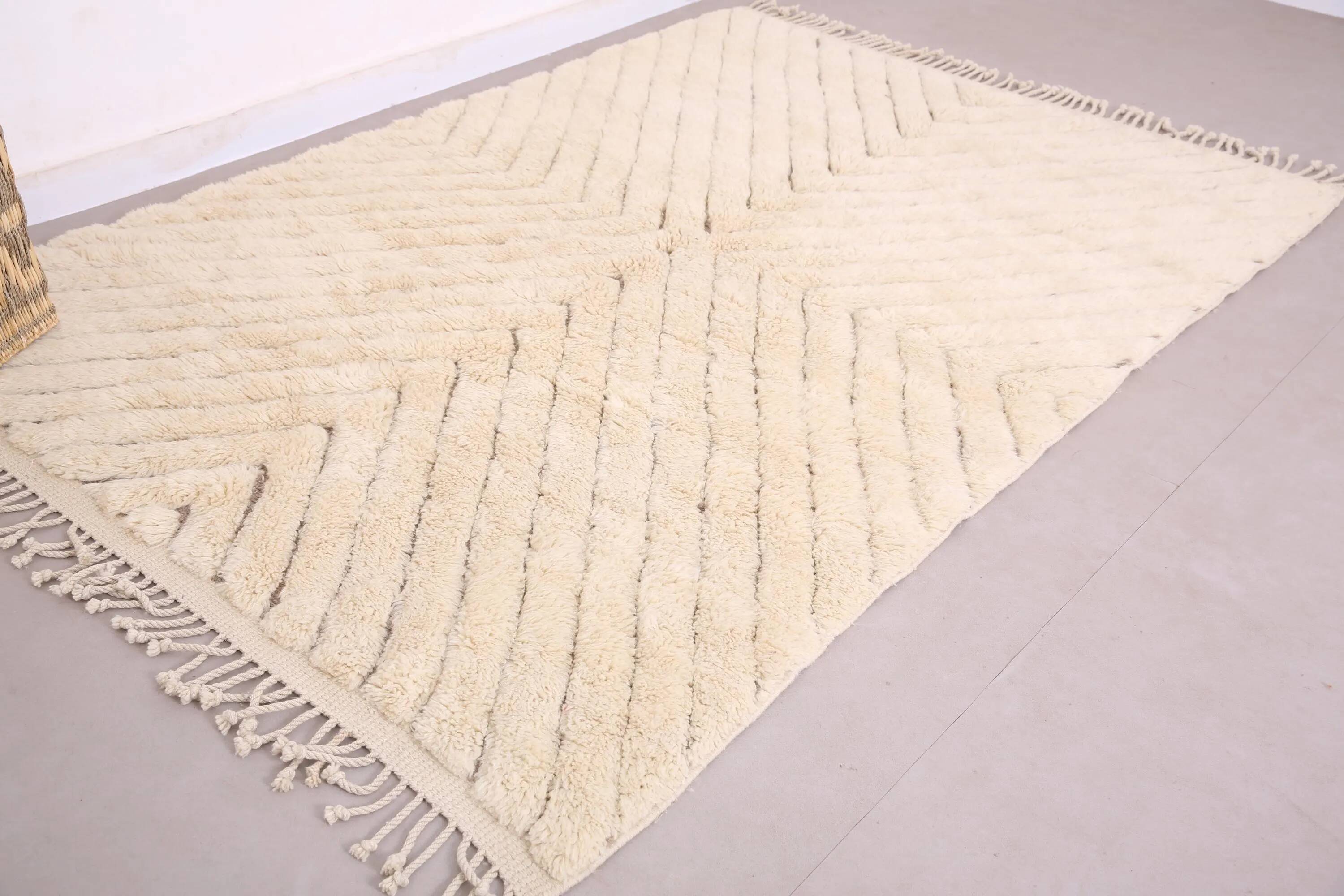 Moroccan handwoven wool rug, 250x150 cm, traditional style.