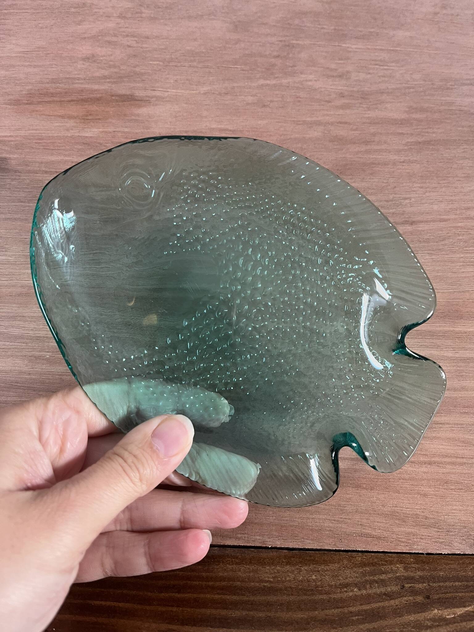 Duo de coupelles en verre moulé – motif poisson vert d’eau