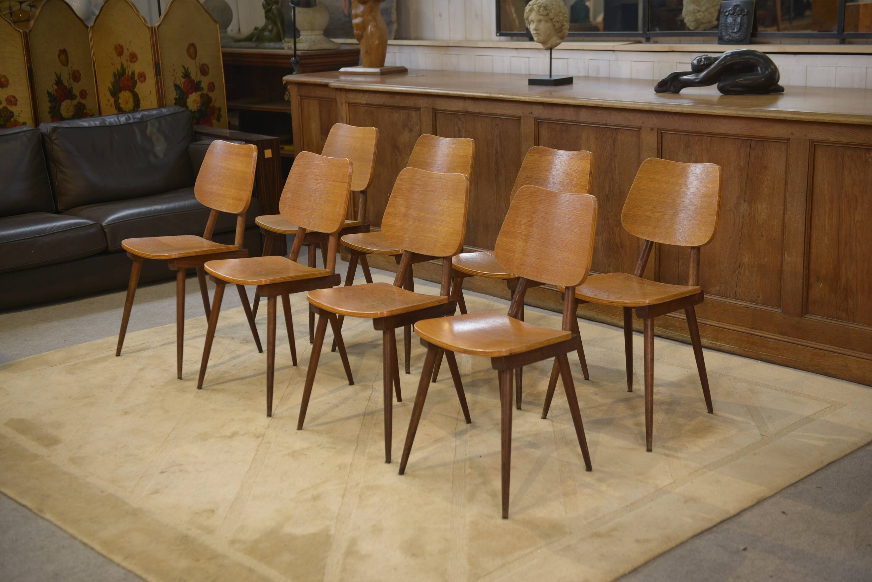 Set of 8 oak chairs from the 1960s.