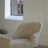 Antique Danish sculptural chaise longue from the 19th century, reupholstered in lambswool.