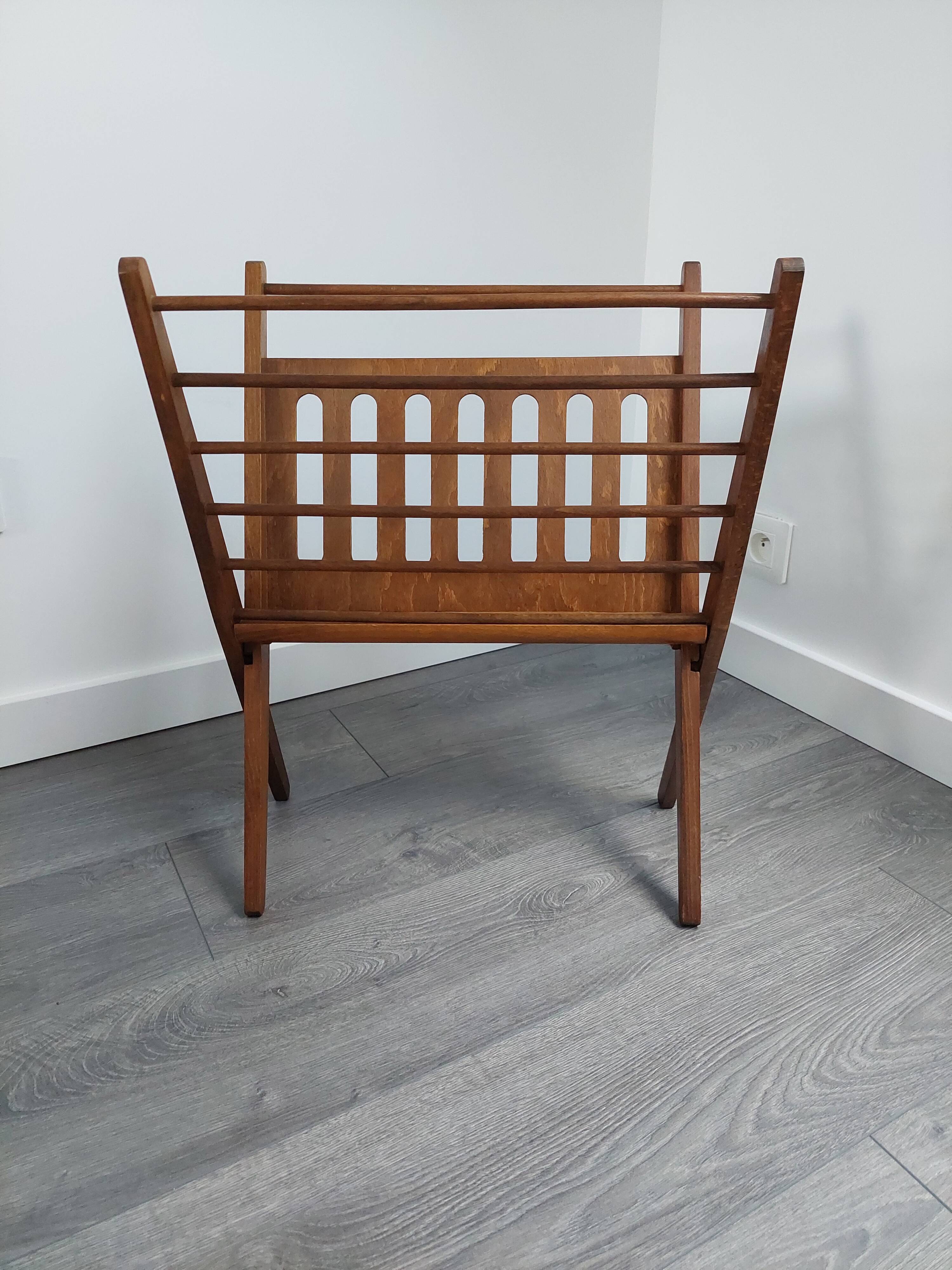 Braakmann folding magazine rack