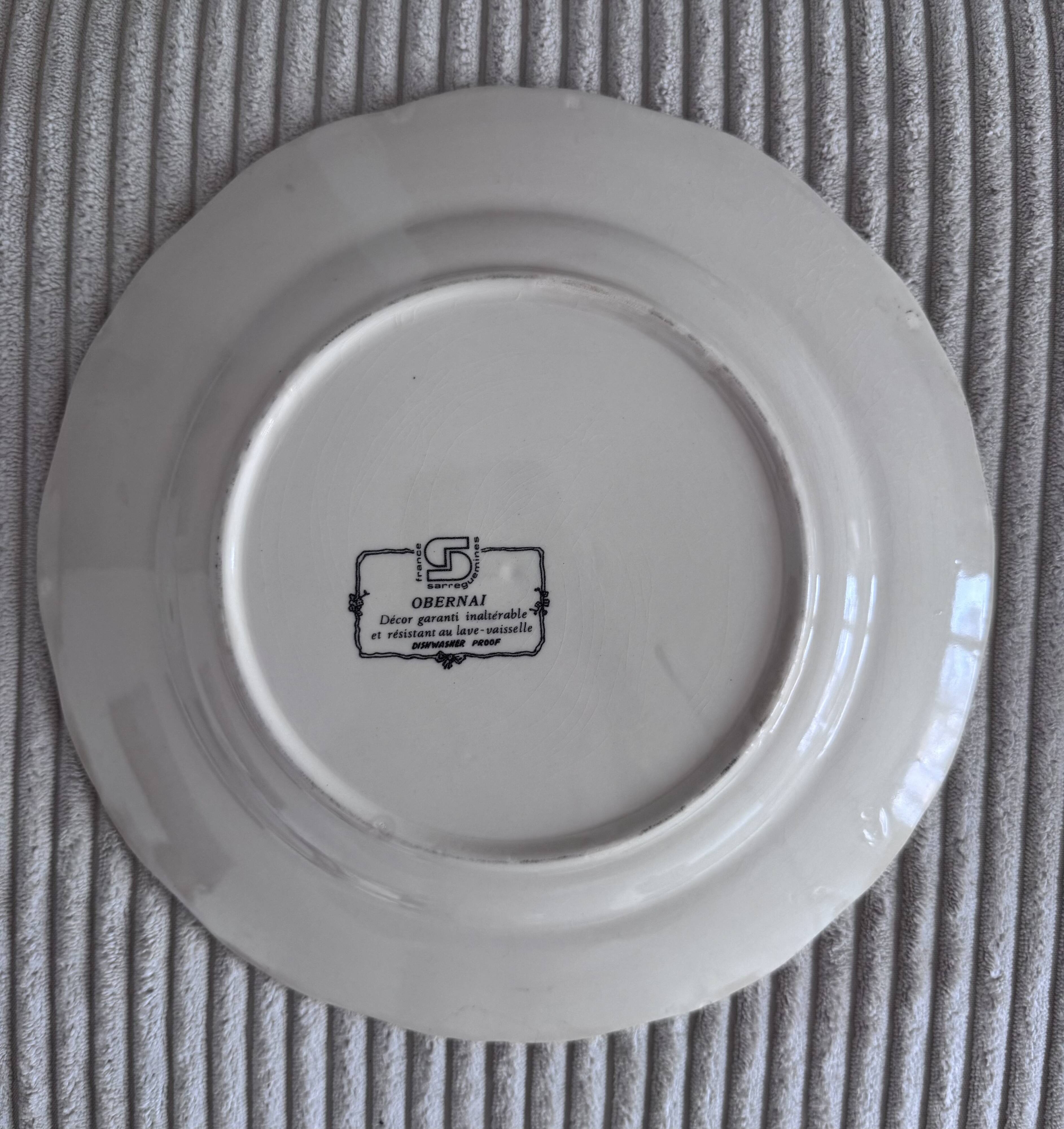 Obernai plates by Henri Loux, pottery from Sarreguemines.