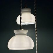 Suspension triple abat-jour vintage en opaline blanche