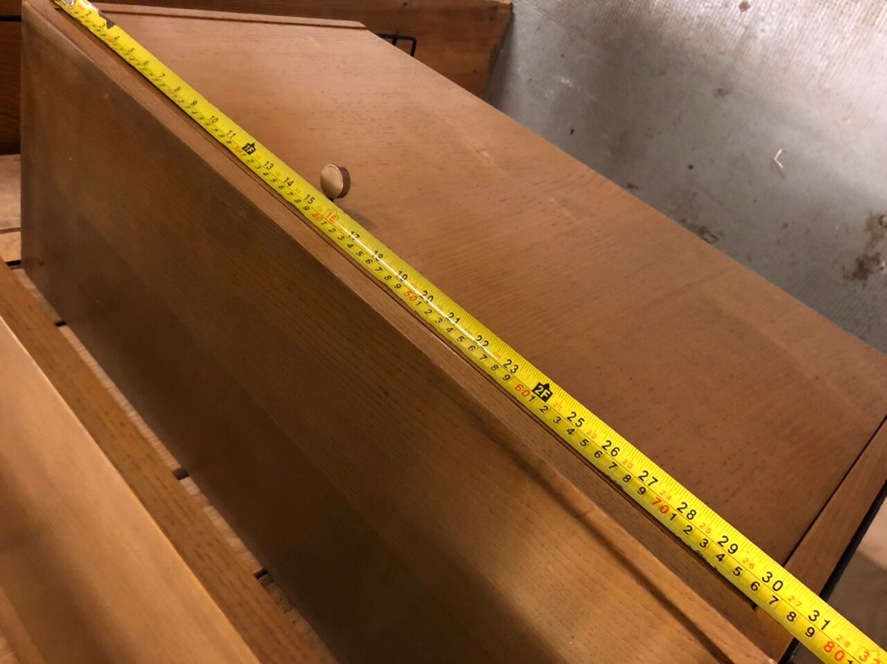 Wall unit ntrinning strinning shelf desk for string design