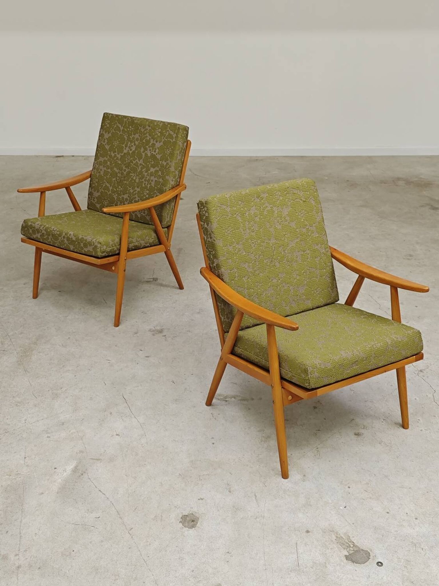 Pair of "boomerang" armchairs by Antonin Suman for Ton "Thonet" 1960