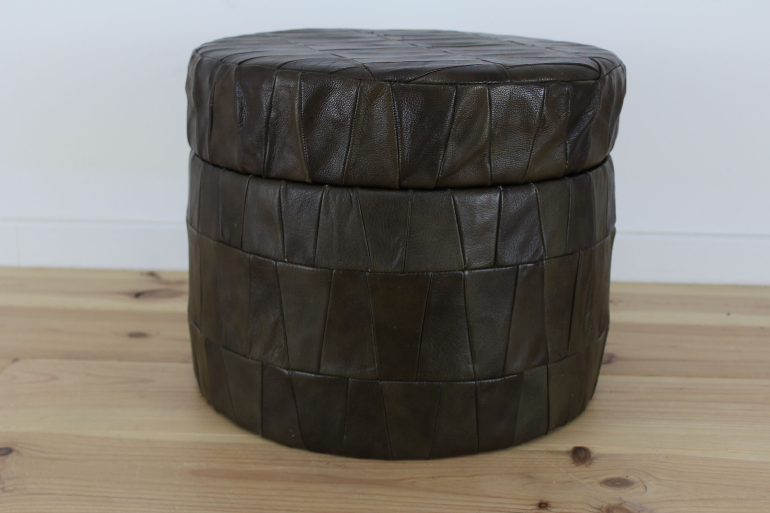 Ottoman chest of Sede round in 70's leather patchwork