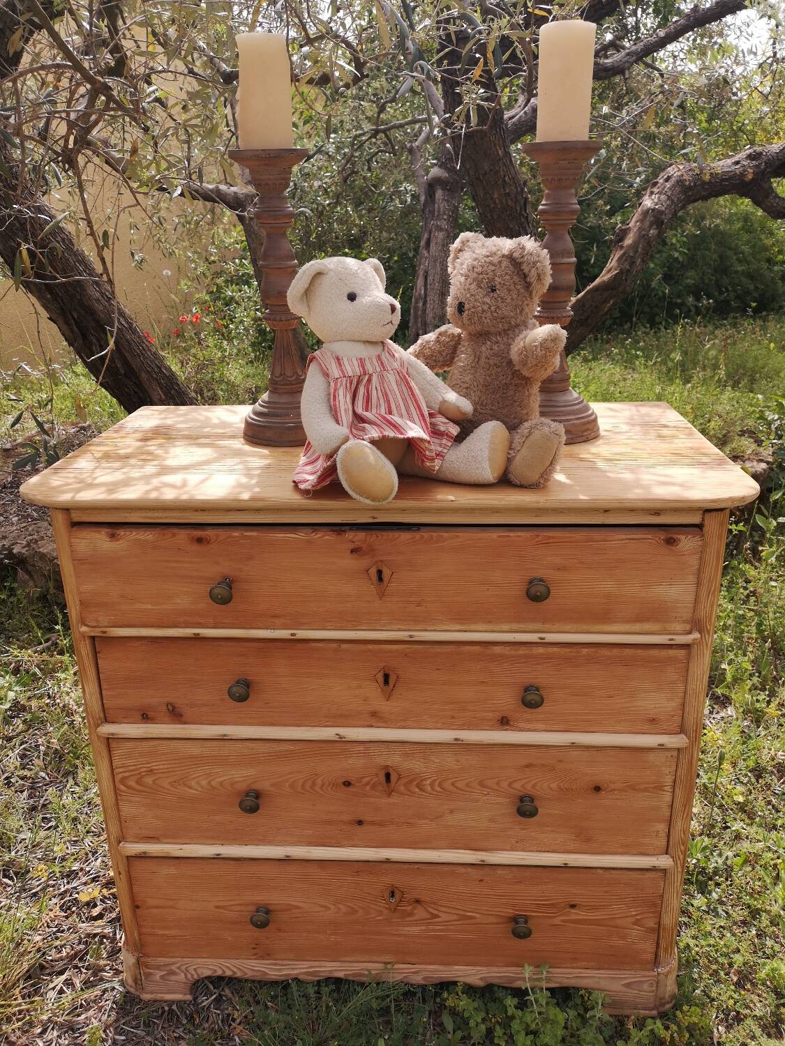 4-drawer pine chest of drawers