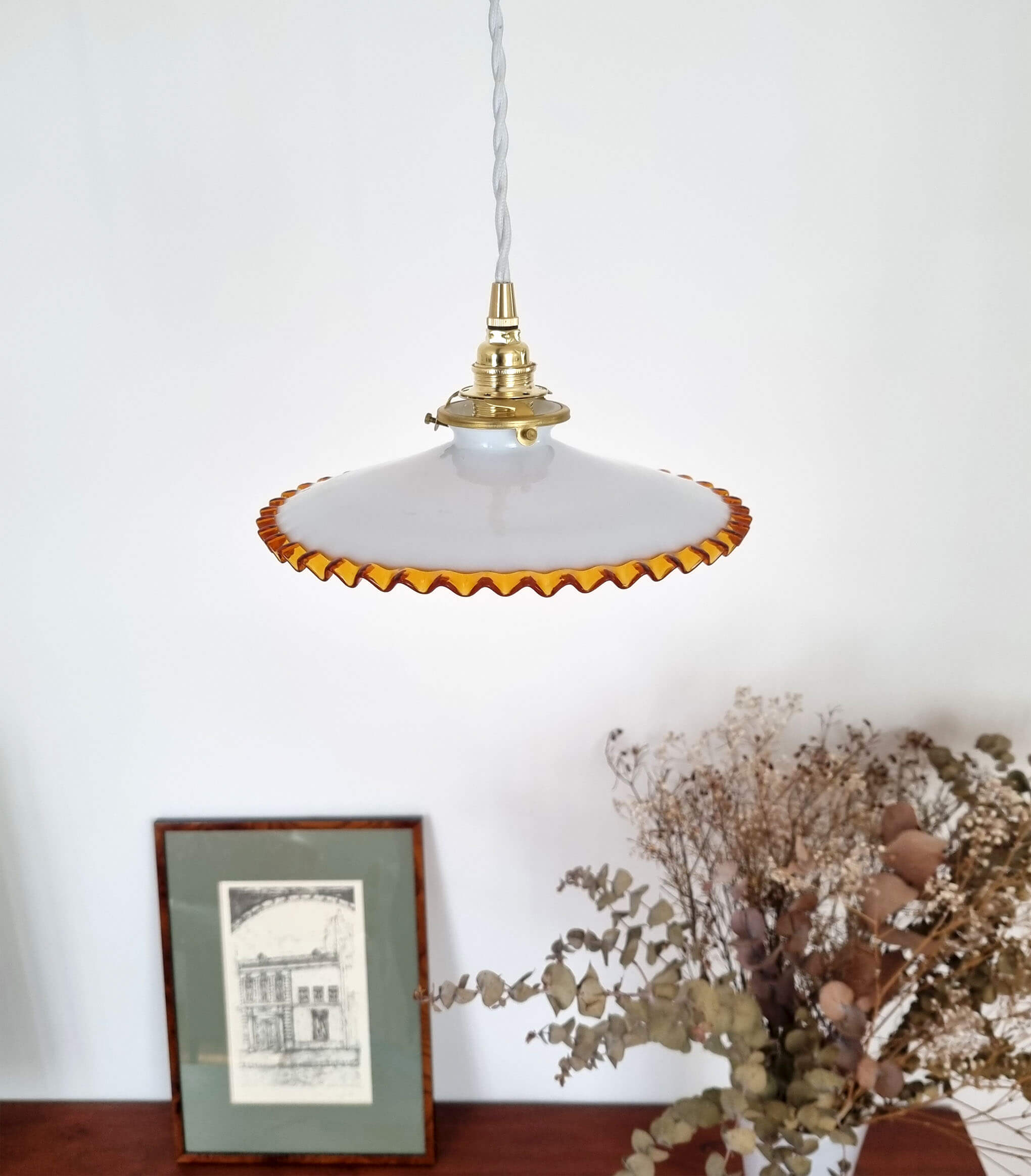 Suspension opaline