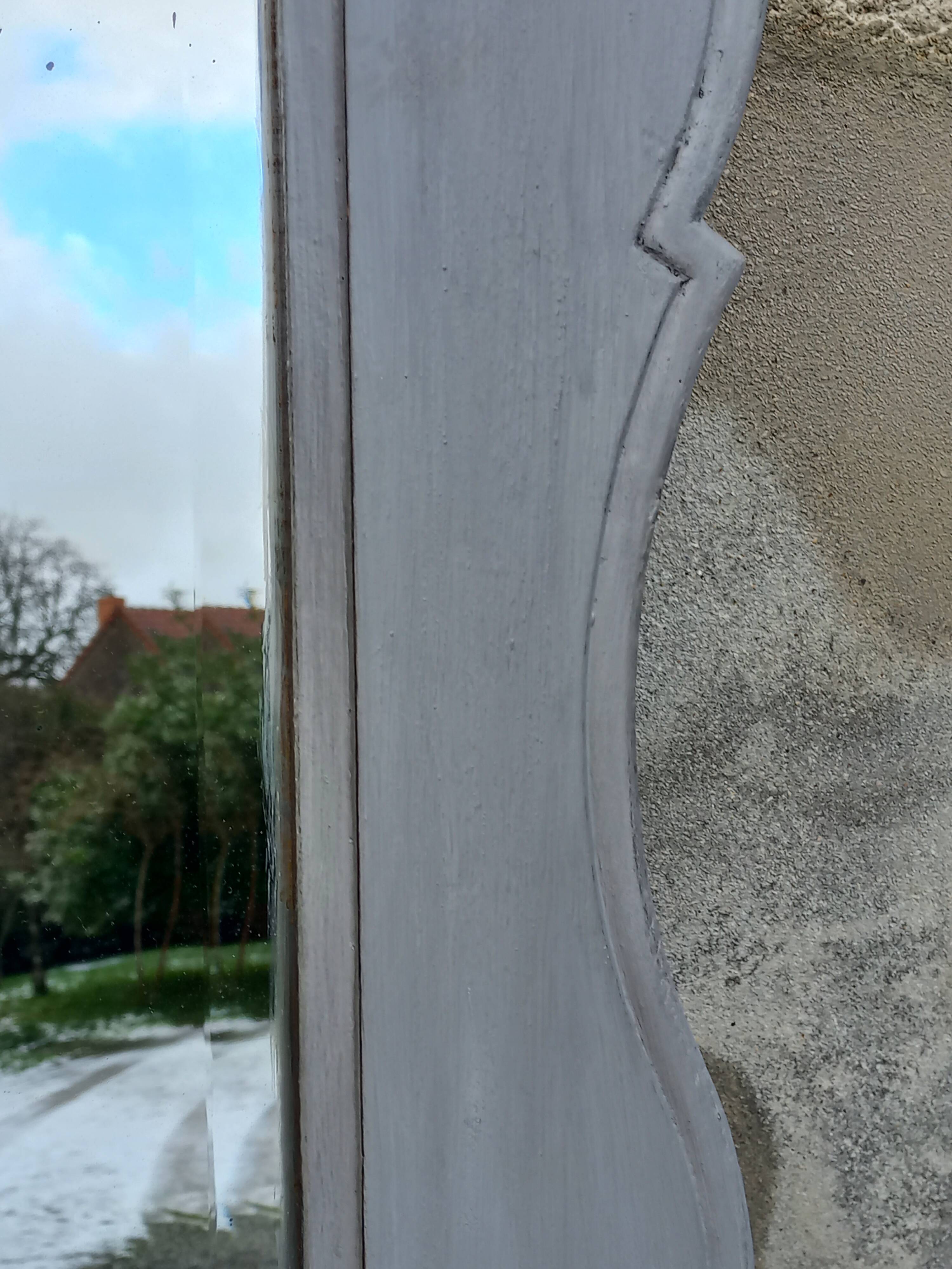 Antique Louis XV style mirror in solid oak with grey patina, 131cm.