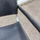 Paire de fauteuils Cantilever en cuir noir