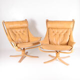 Pair of armchairs produced by Poltrona Frau