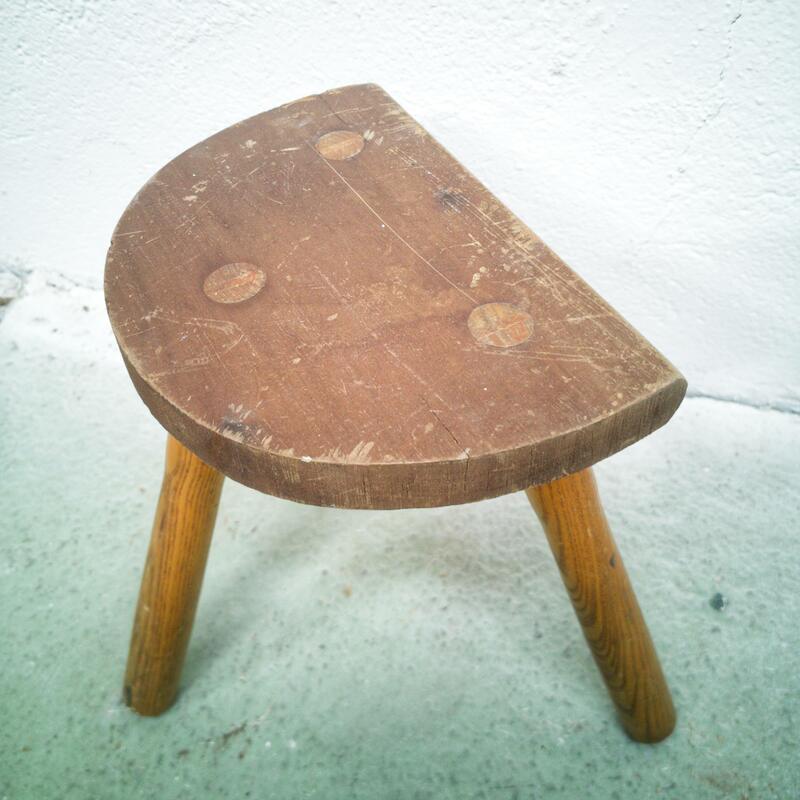 Tripod cowhide tabouret
