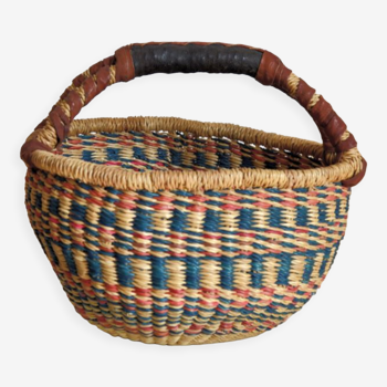 Vintage basket with leather handle