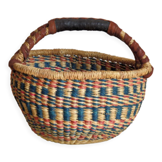 Vintage basket with leather handle