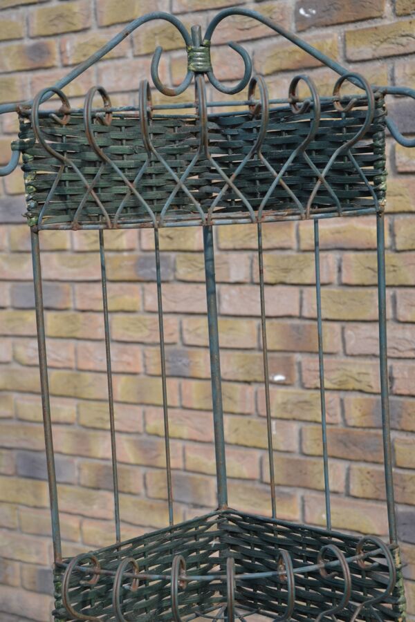 Etagère d'angle, porte plante en fer forgé et rotin