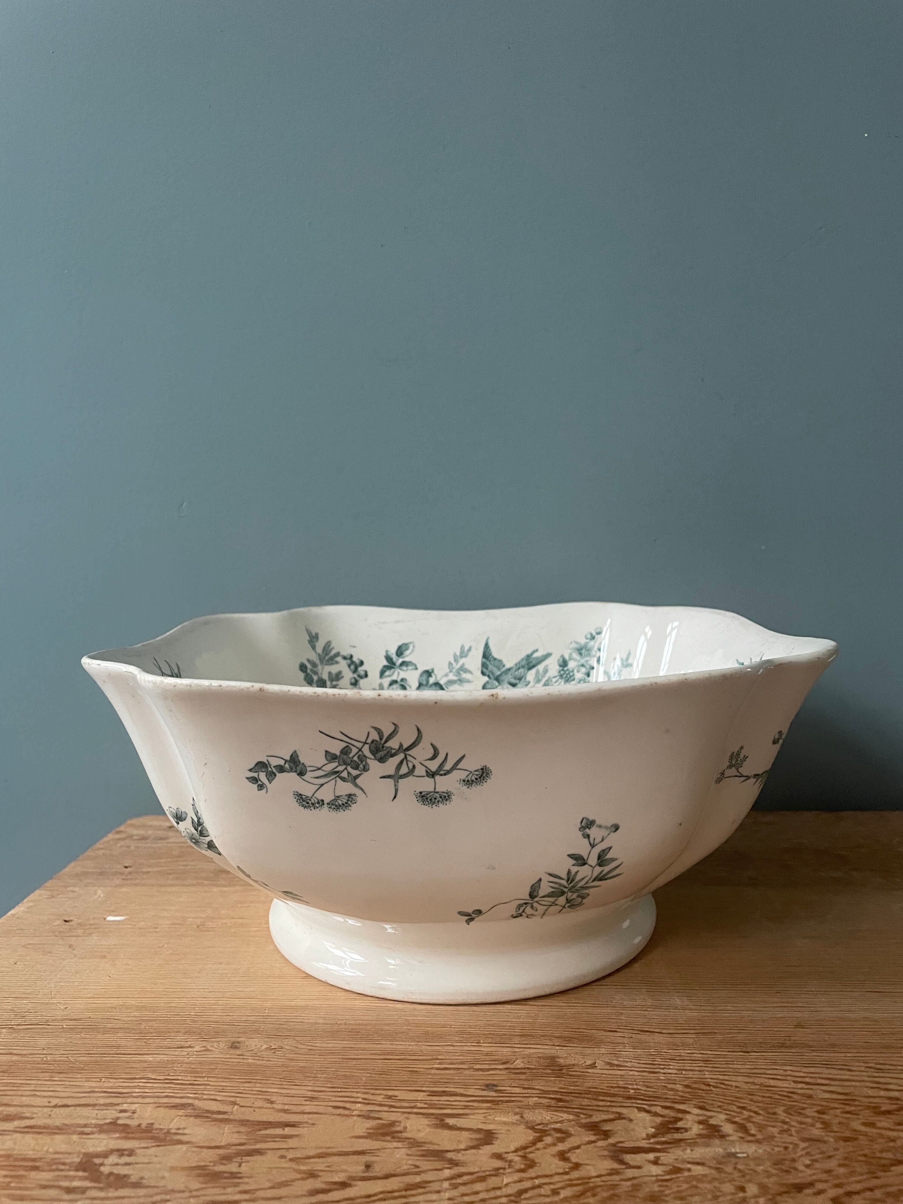 Nineteenth century earthenware bowl from Longwy, Mignon model