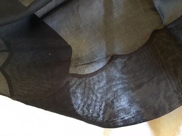 Black nape and towels in organdi