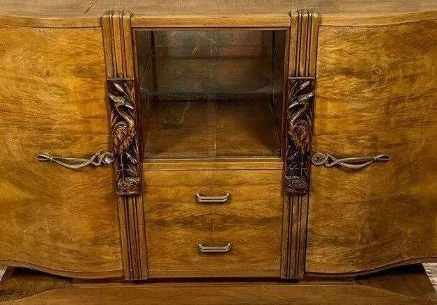 Sideboard in a row, Art Deco period, in walnut.