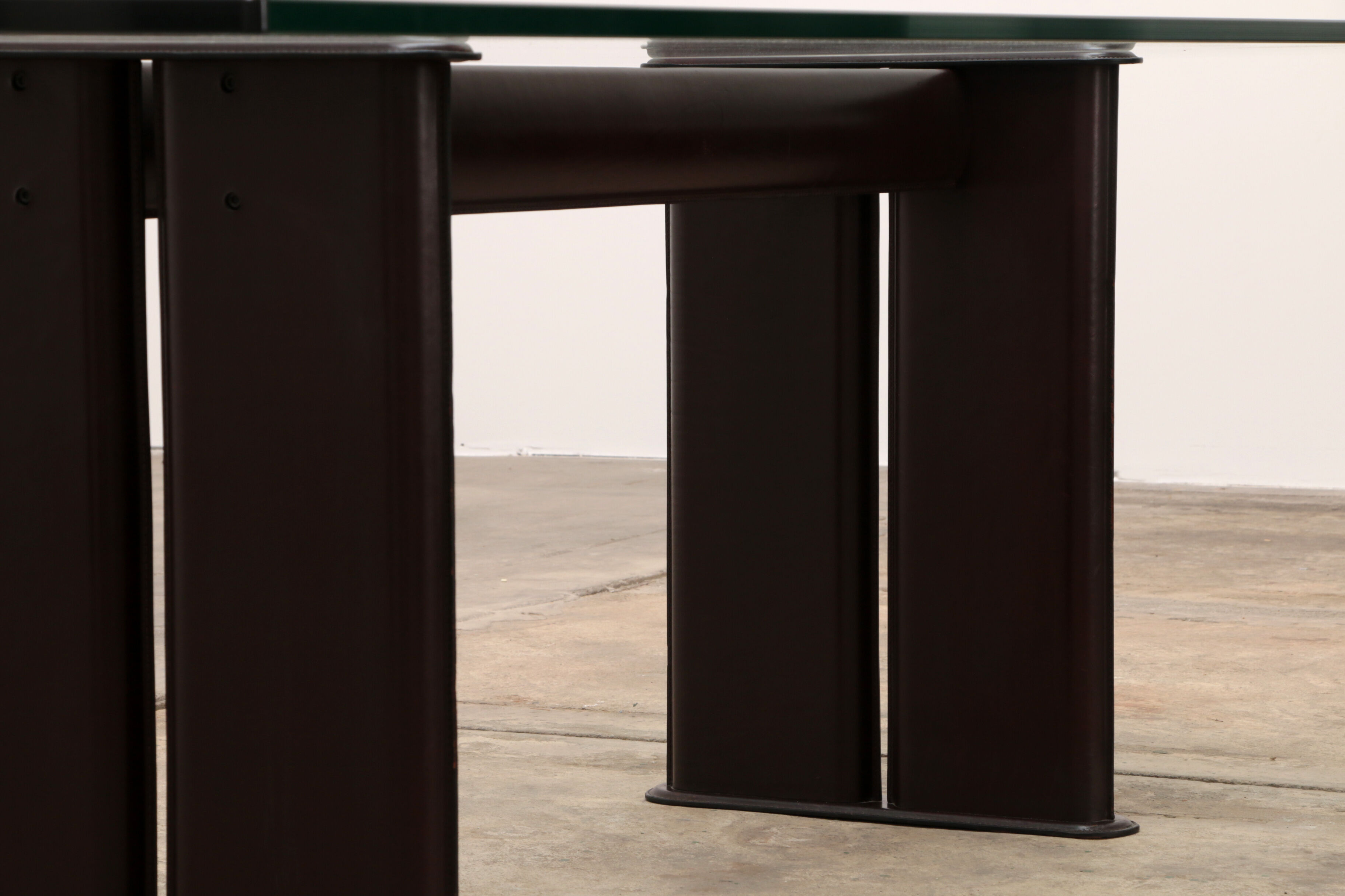 Tito Agnoli for Matteo Grassi leather dining table and six chairs