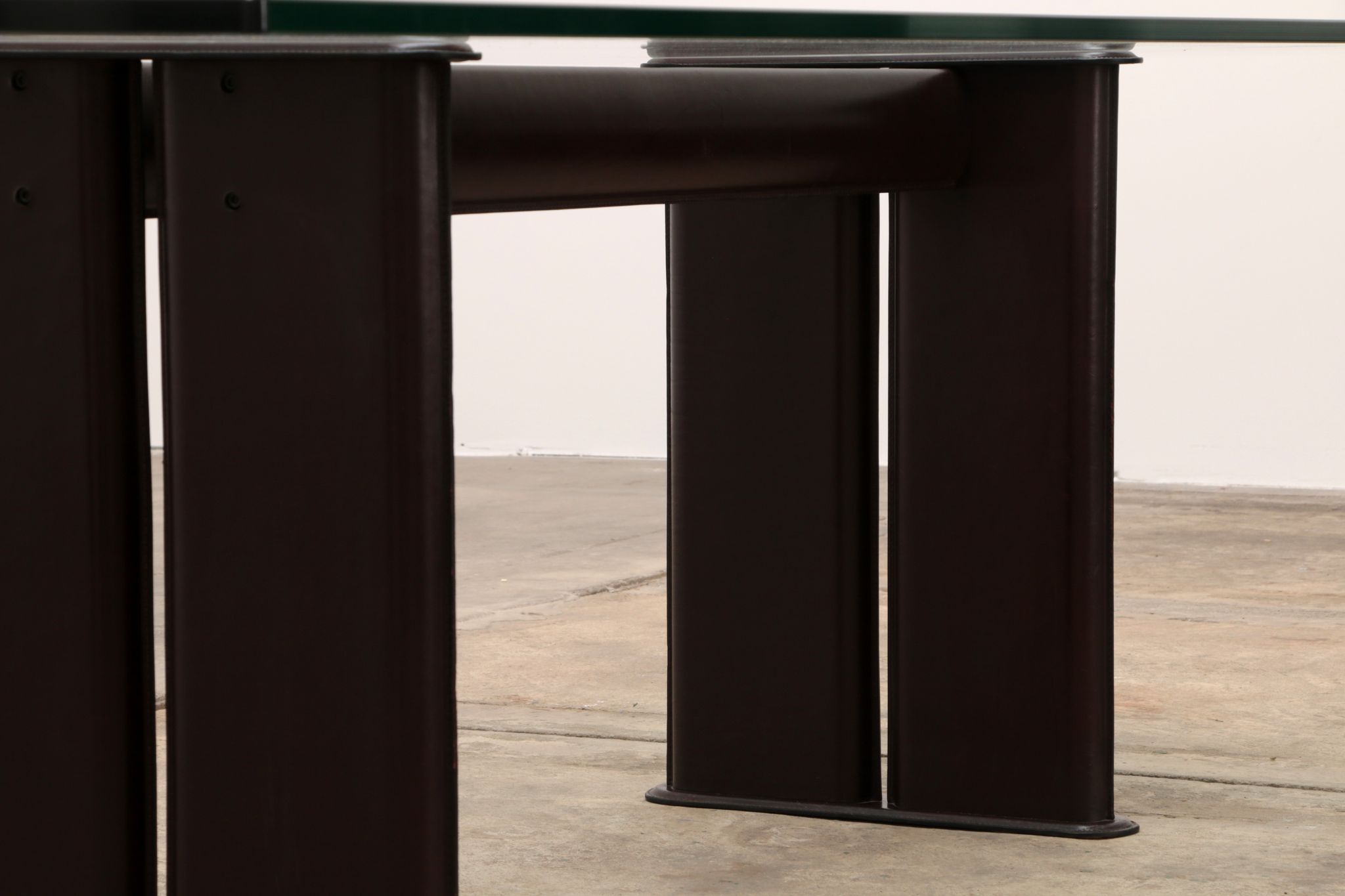 Tito Agnoli for Matteo Grassi leather dining table and six chairs