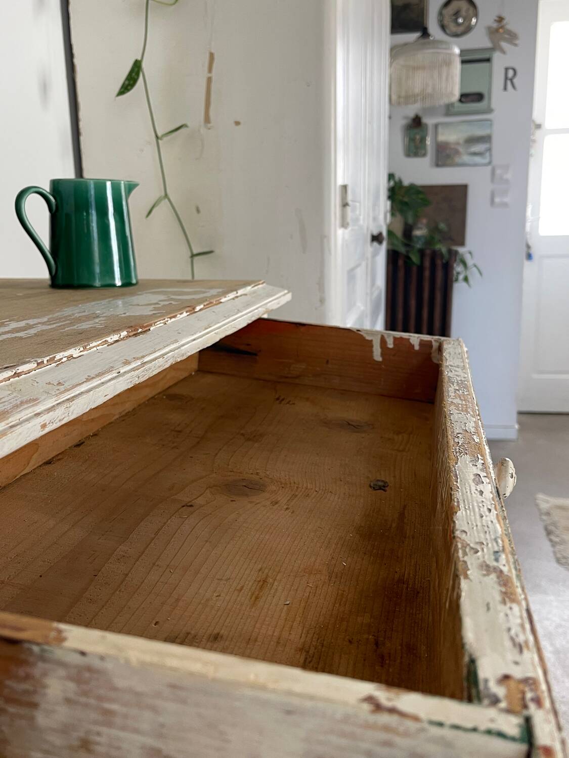 Patinated white jam maker