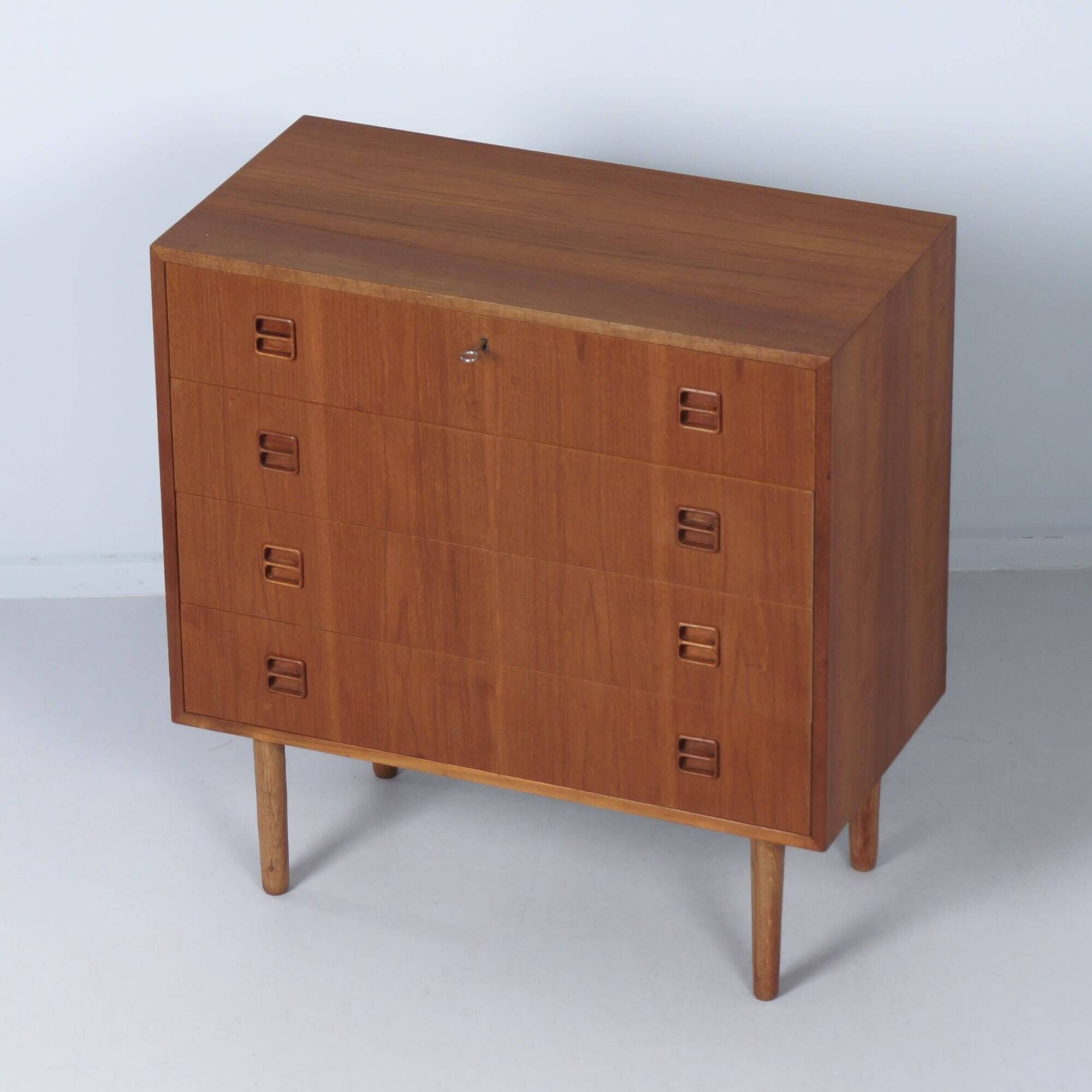 Danish teak chest of drawers, 1960s – 4 drawers, key and recessed handles