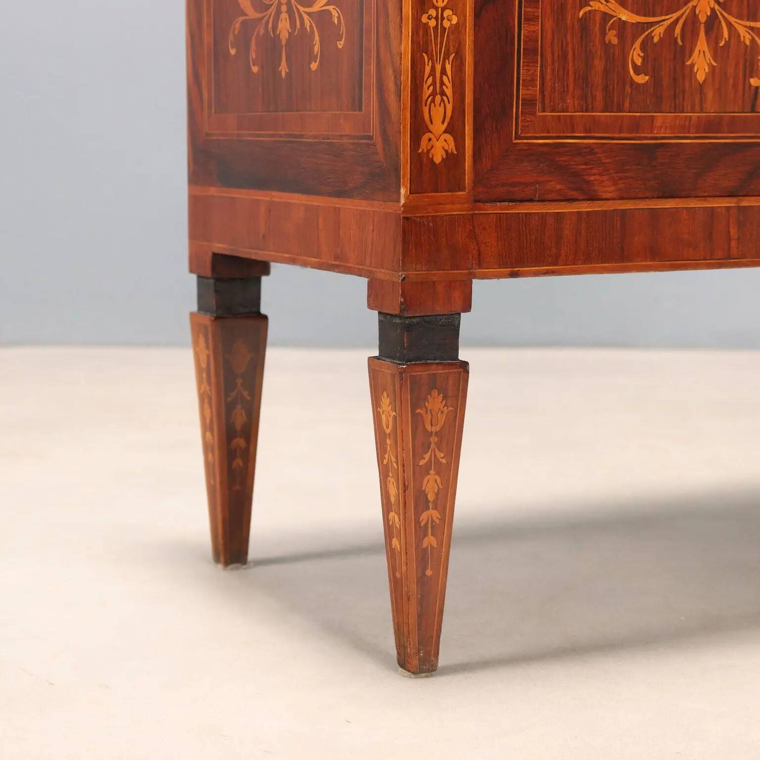 Antique neoclassical buffet veneered in various woods from the 1900s.
