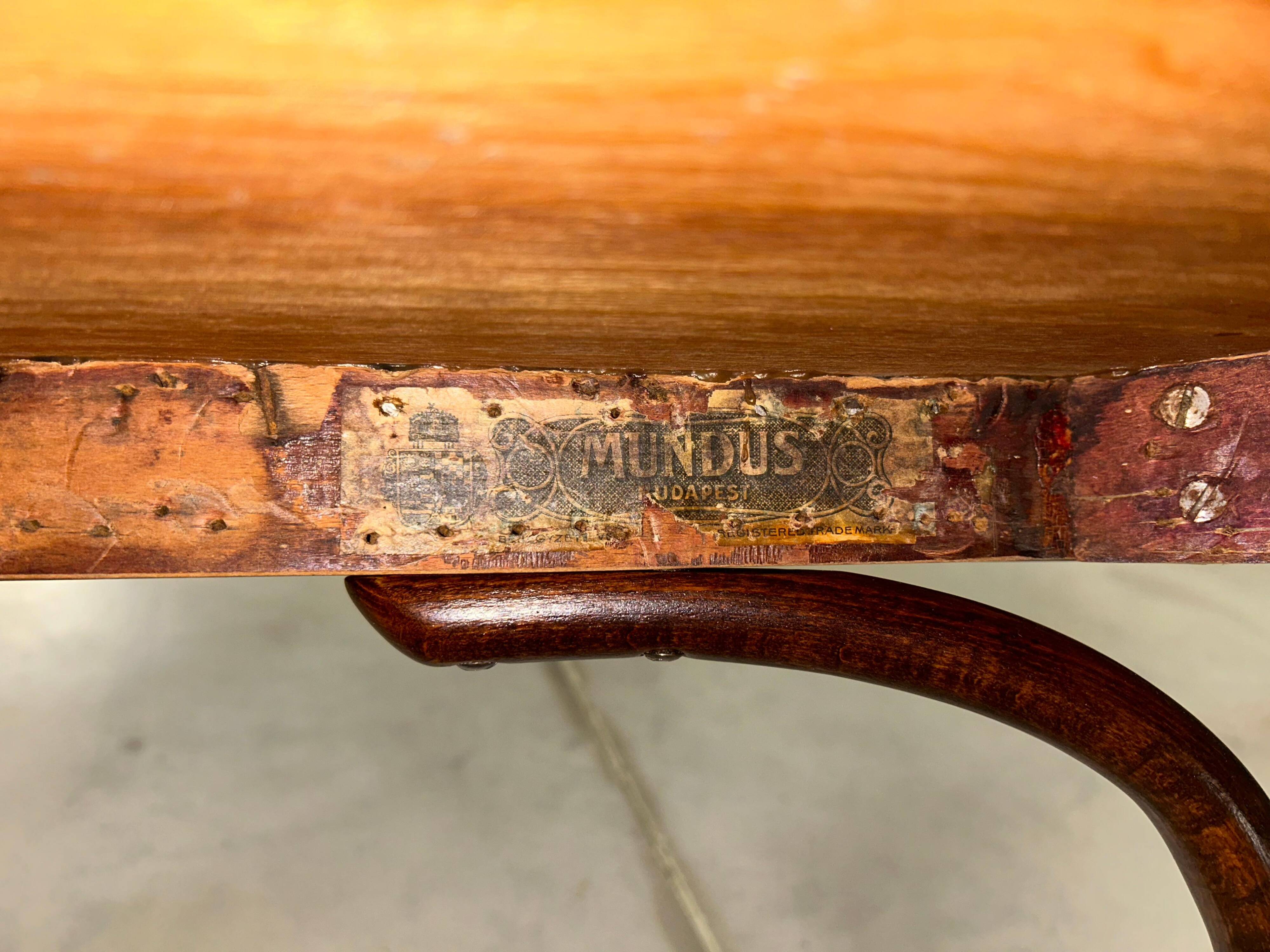 Banc cintré Sécession par Thonet Mundus