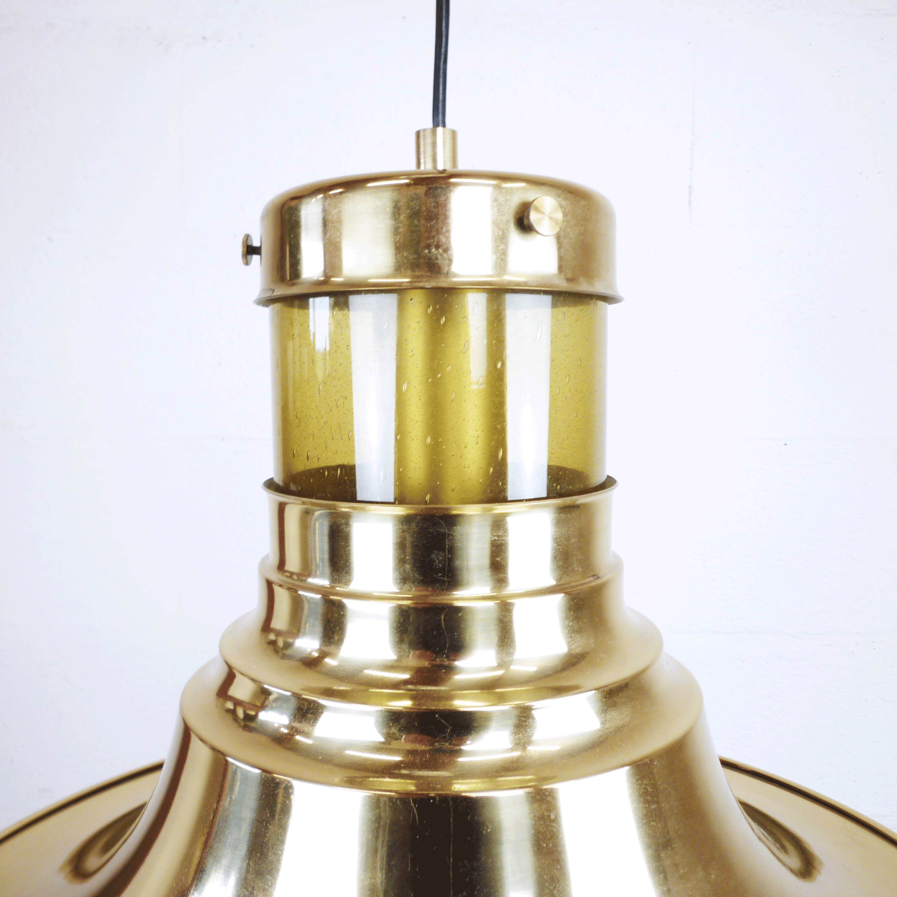 Suspension en verre et métal dorée 1960