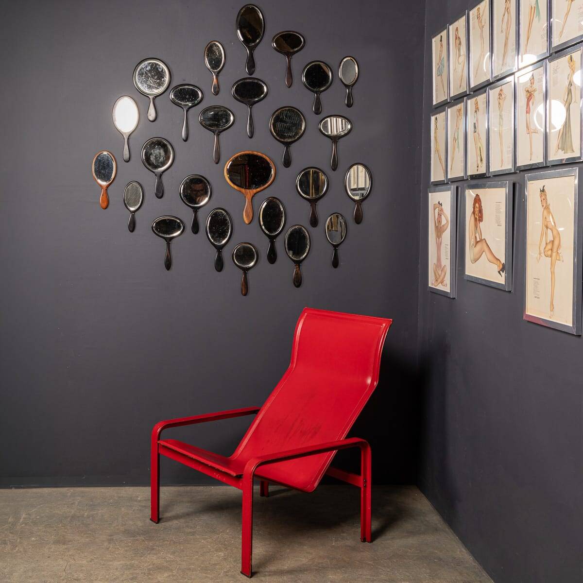 Collection antique du 19ème siècle de vingt-cinq miroirs à main en bois