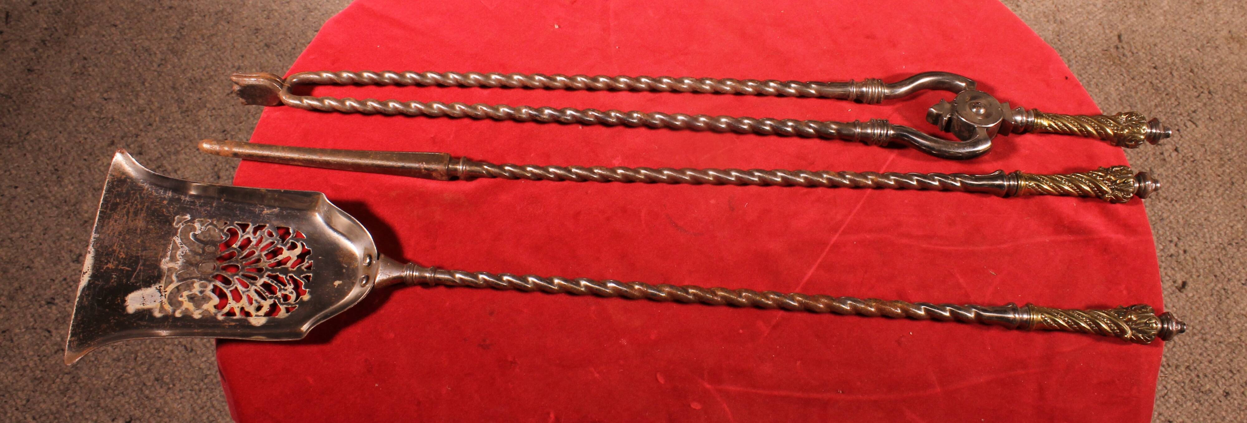 Nécessaire de cheminée début XIX eme acier et bronze