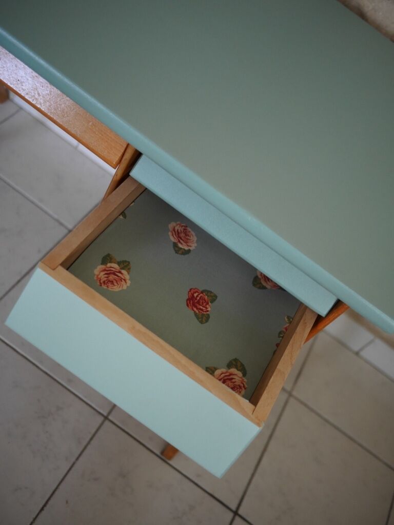 Bureau vintage tiroirs biseautés en dégradé
