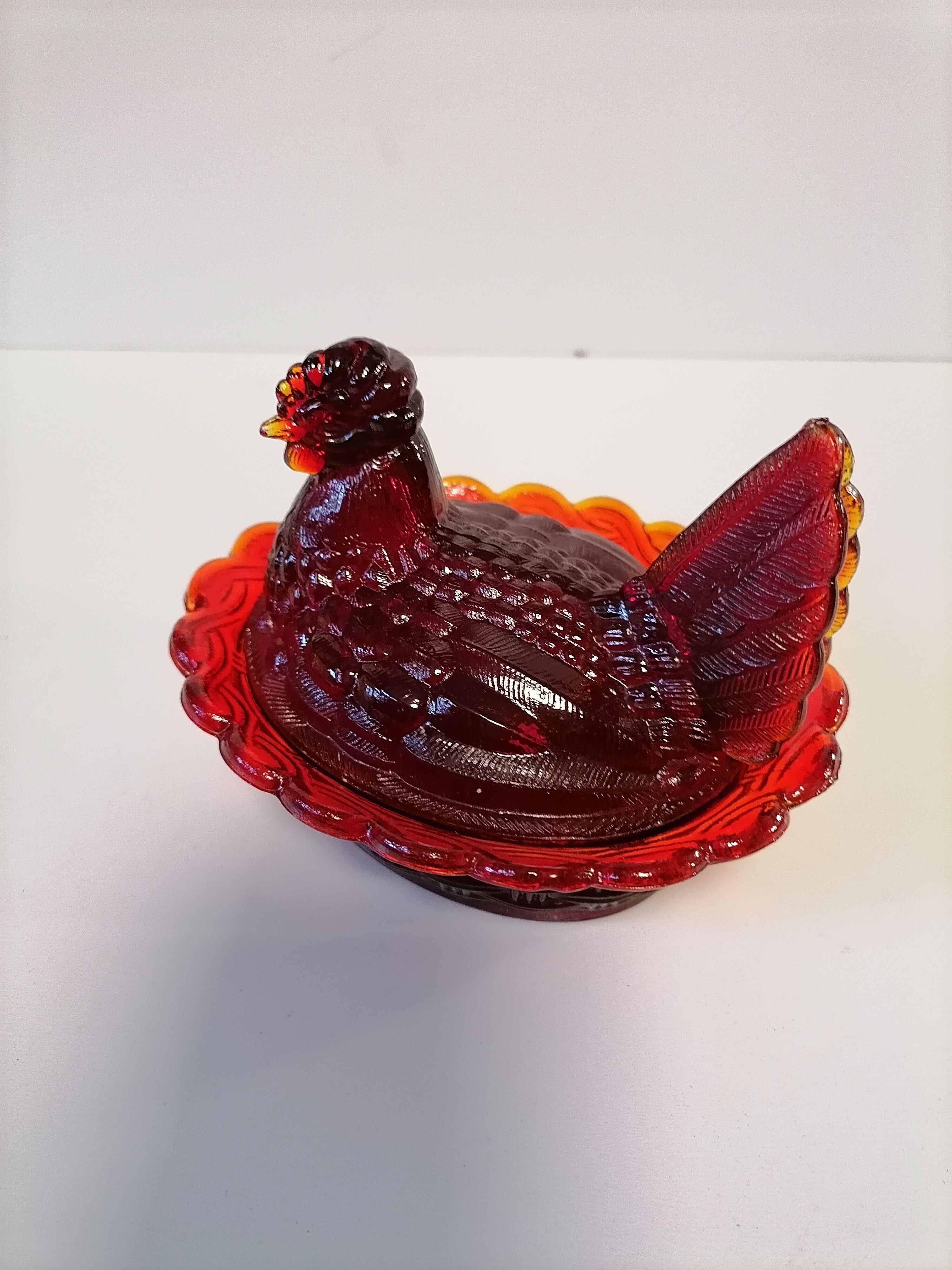 Poule en verre orangé sucrier