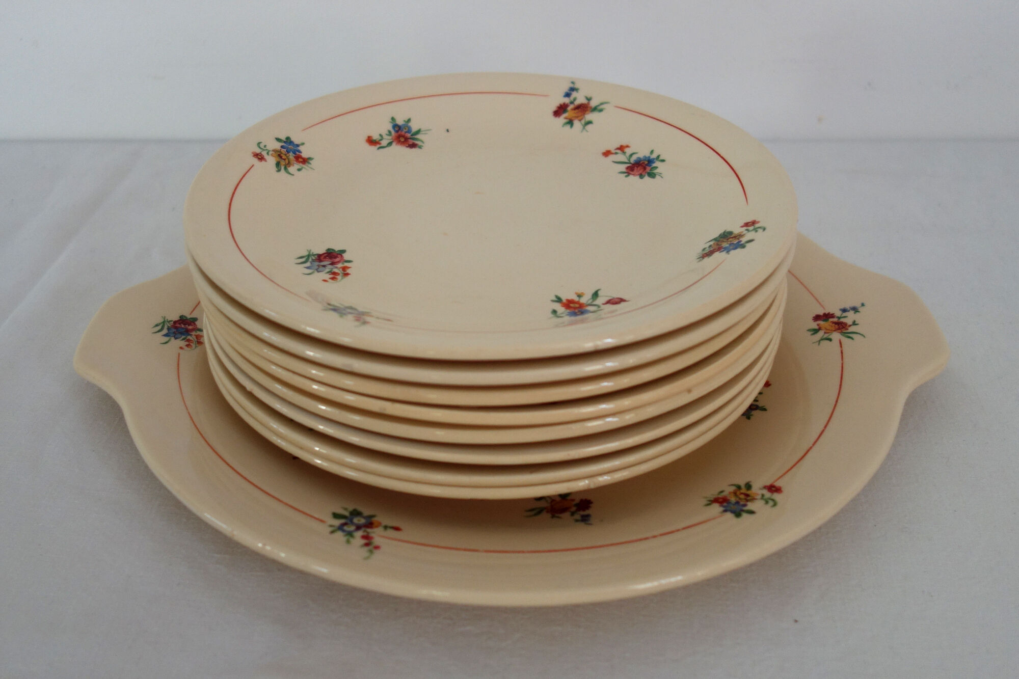 8 dessert plates with presentation dish, Béarn model, Orchies