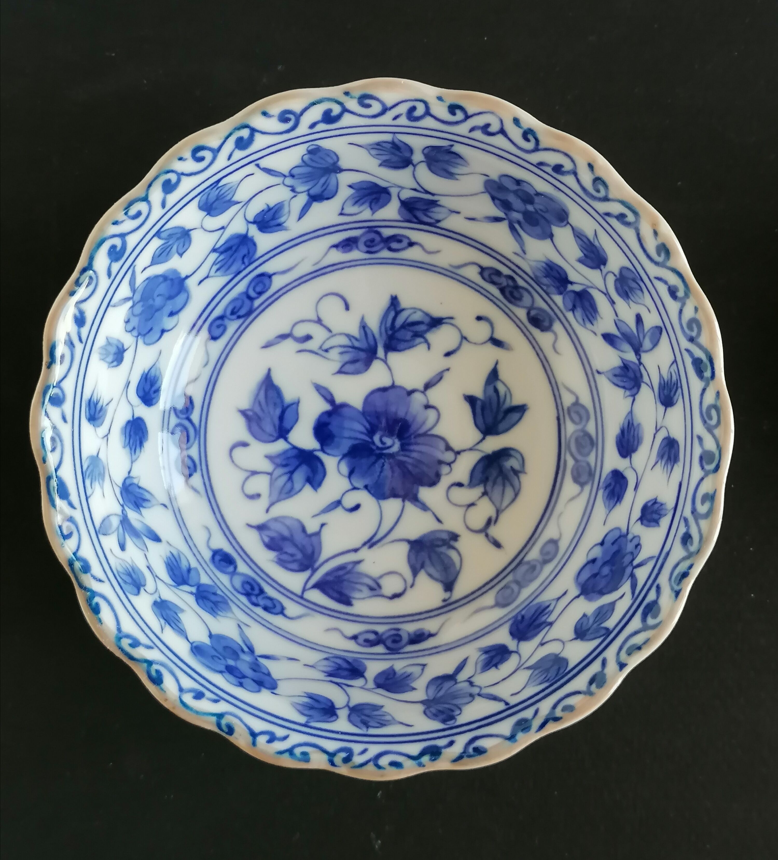 6 blue and white ceramic cups