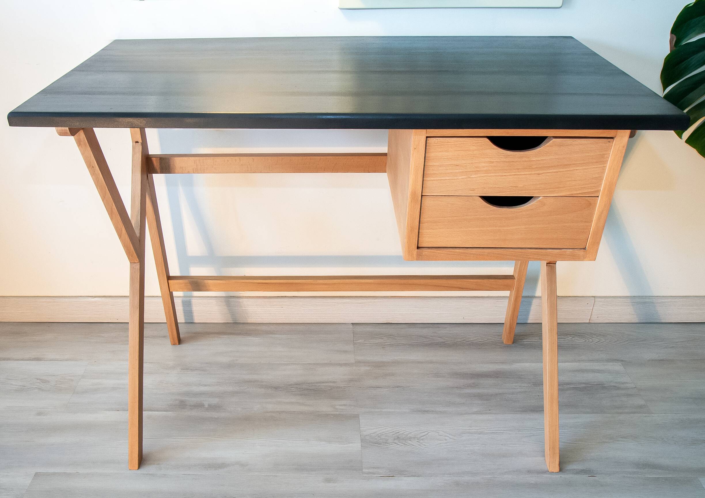 Vintage desk from the 60s-70s, light oak, in superb condition.