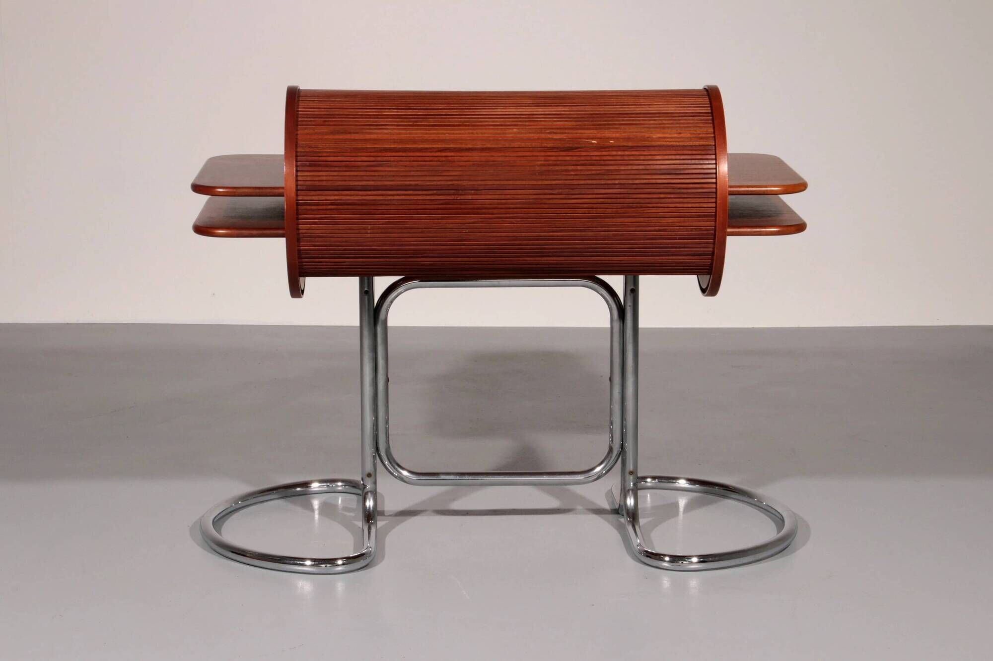 Italian design “Maia” walnut desk by Giotto Stoppino for Bernini, 1960s