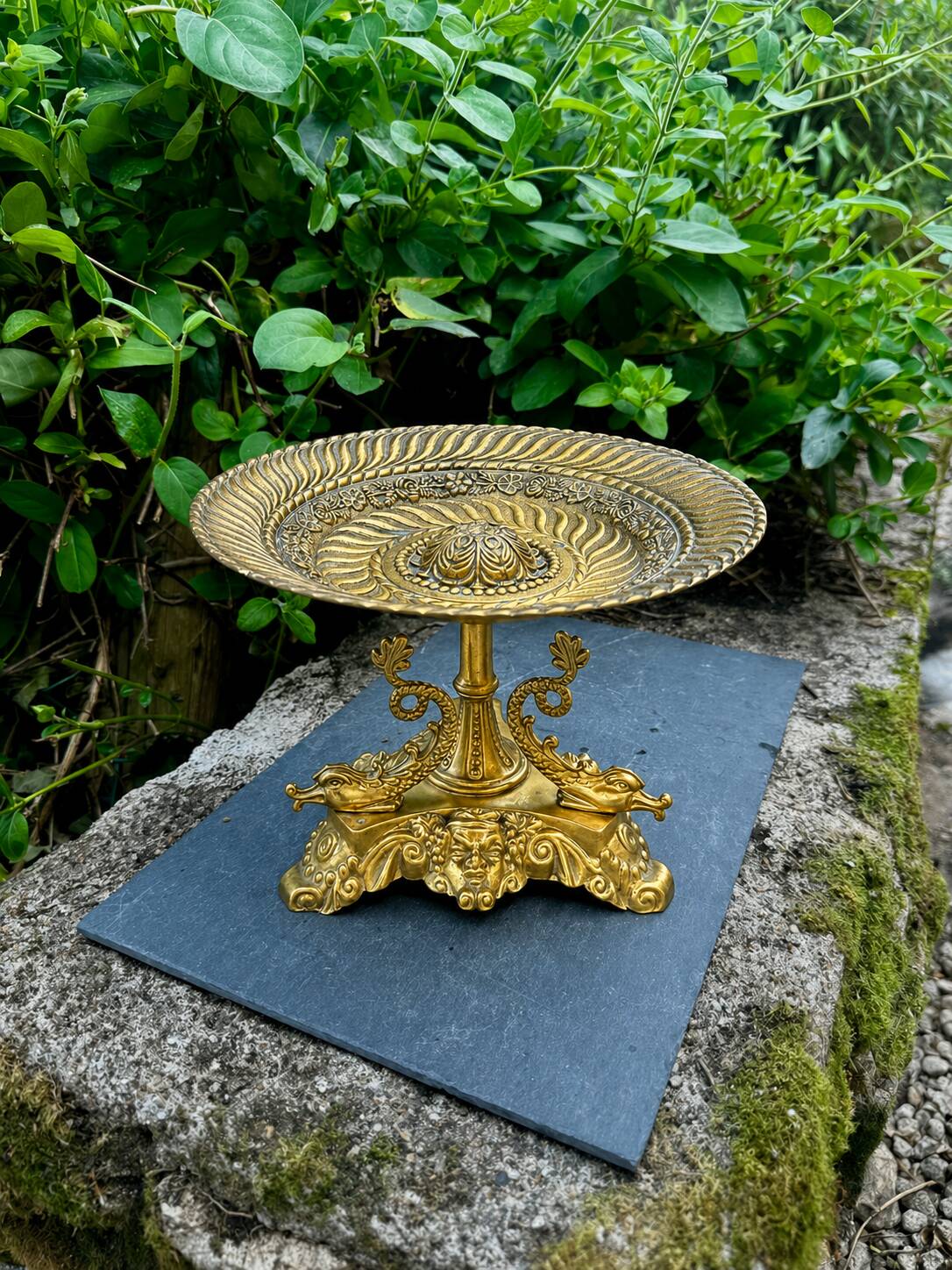 Large fruit bowl in solid brass Neo-Renaissance