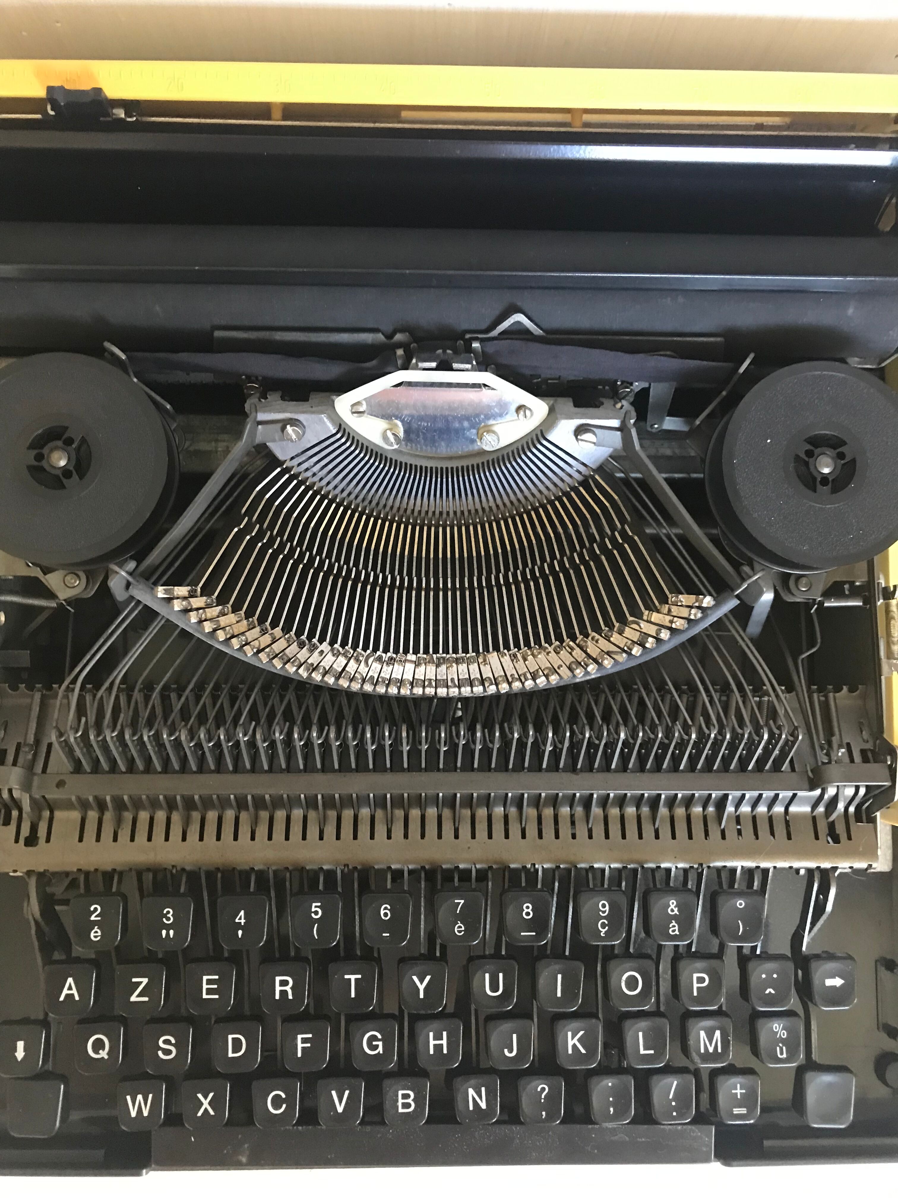 Typewriter Olympia Dactylette