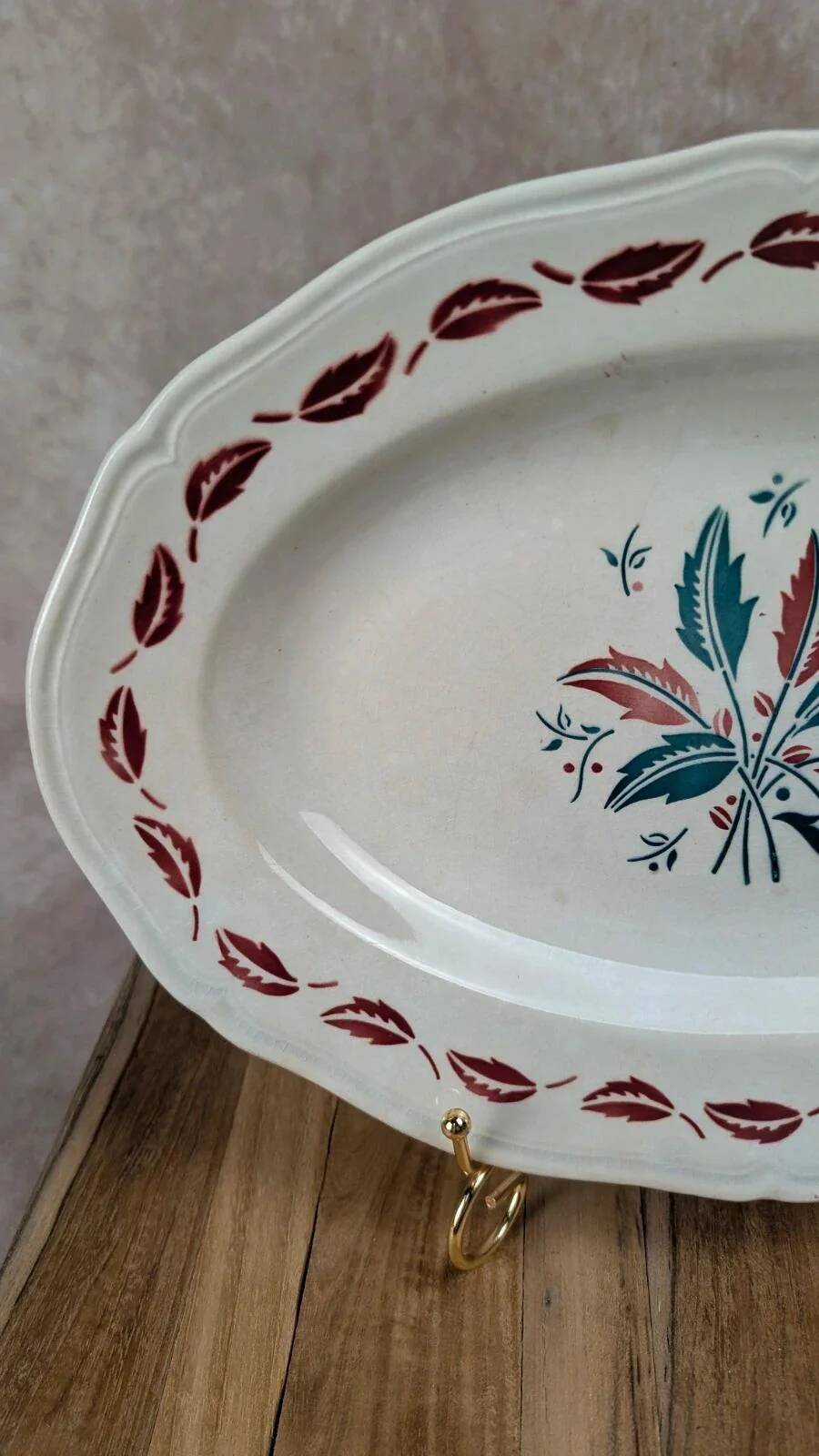 Oval plate L’amandinoise, model Auvergne