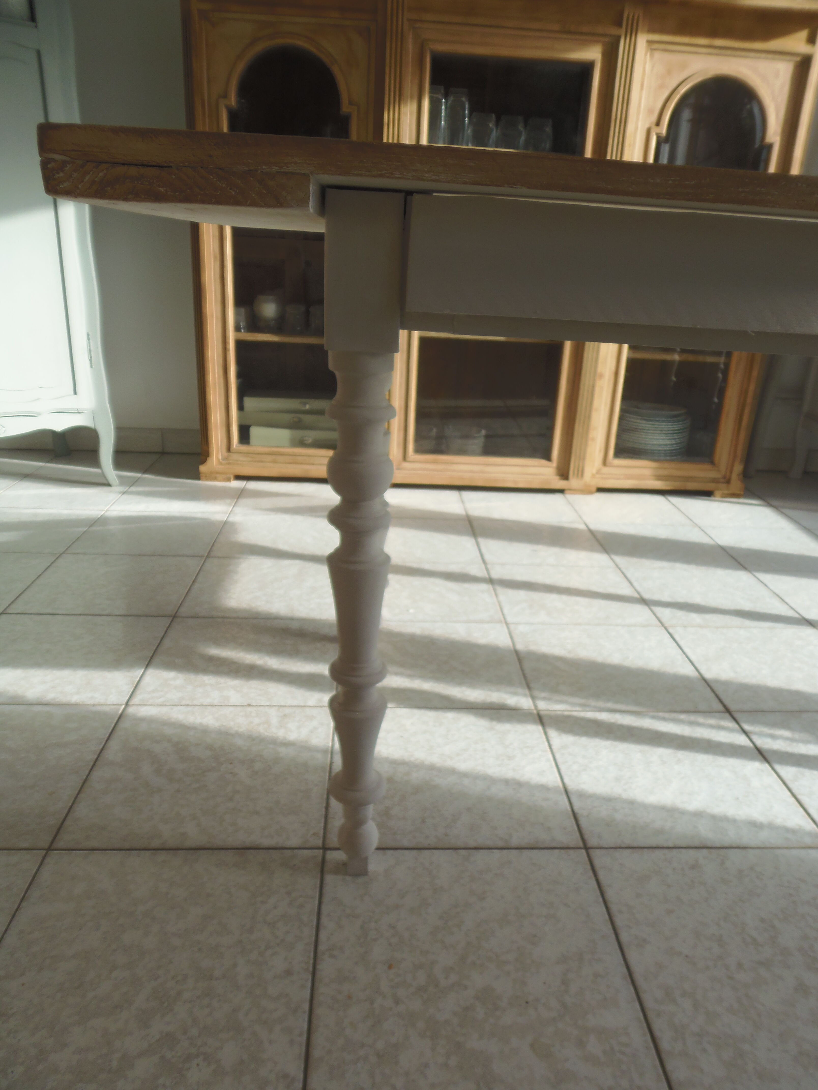 Farm table, leg and belt patinated pearl gray, wooden top.