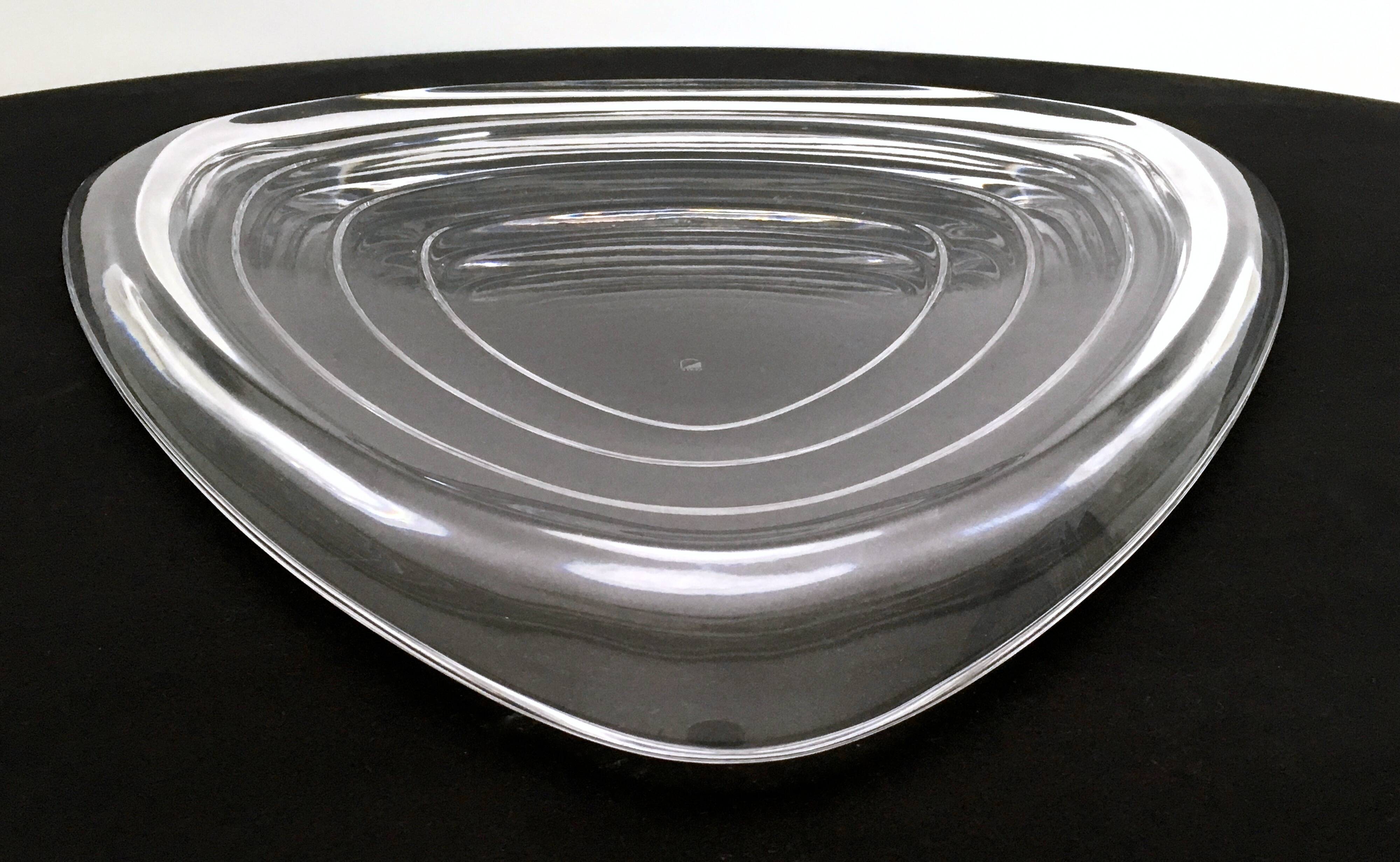 Plat de service triangulaire en verre, Italie, années 1990