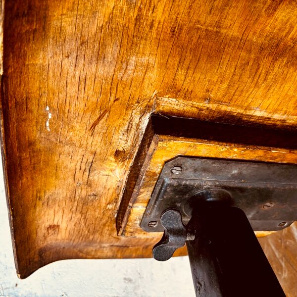Chaise d'atelier Singer réglable à piètement Eiffel